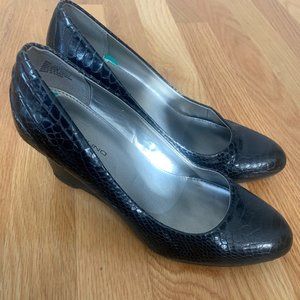 Bandolino Black Croc Wedges